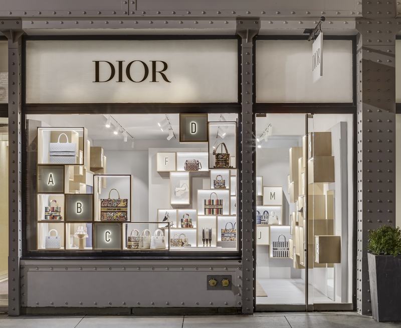 Dior's latest pop-up store design in SoHo, New York, stacking wooden boxes to increase visualization